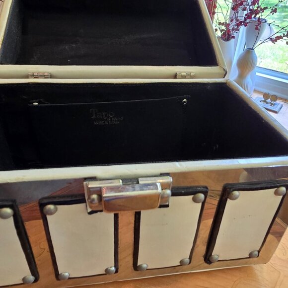 Tano of Madrid - Vintage Silver & Leather Locking Train Case Style Purse​ - Picture 10 of 16